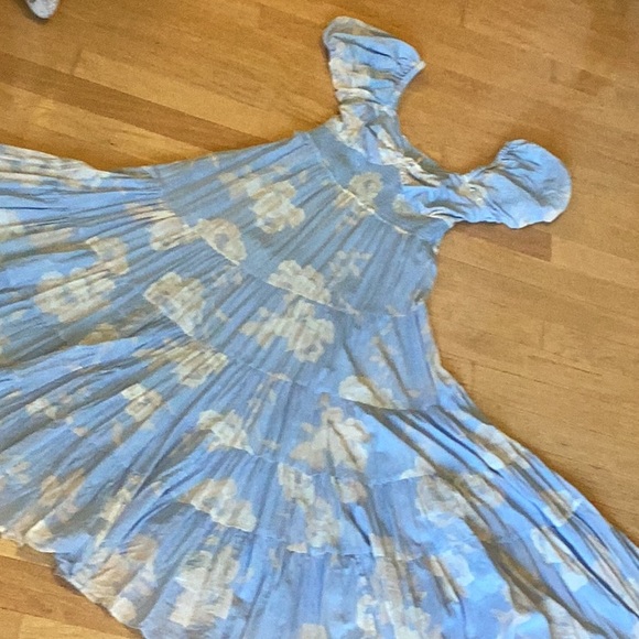 Free People like new worn twice size large. Blue white and gray smocked bodice - Picture 6 of 8